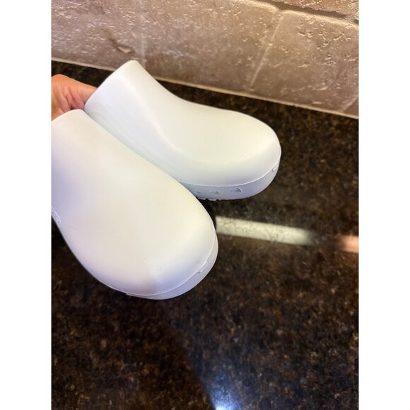 Calzuro Classic Clogs Without Holes White Size 10-10 1/2 Like New - Picture 8 of 10